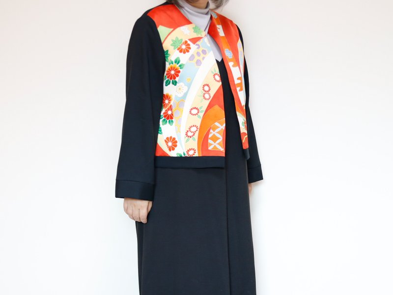 KIMONO CREW NECK JACKET - 使用复古和服布料制成的独一无二圆领外套 - 女装休闲/机能外套 - 聚酯纤维 多色