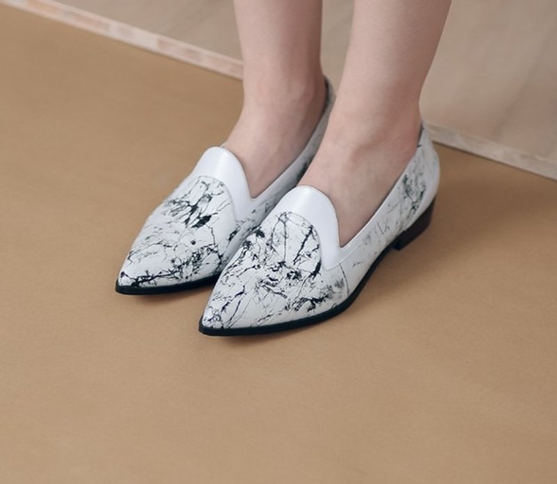 局部拼接 极简平底鞋 大理石白 - 其他女款皮鞋 - 真皮 白色