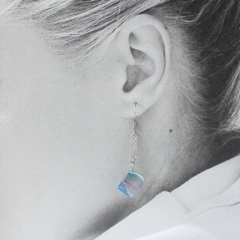 木星冬天 / 冰滴系列 / 垂坠式树脂耳环 / 单只 - 耳环/耳夹 - 树脂 绿色