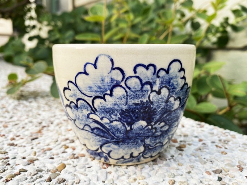 手作陶杯 | 青花 釉下手绘 牡丹 - 茶具/茶杯 - 陶 白色