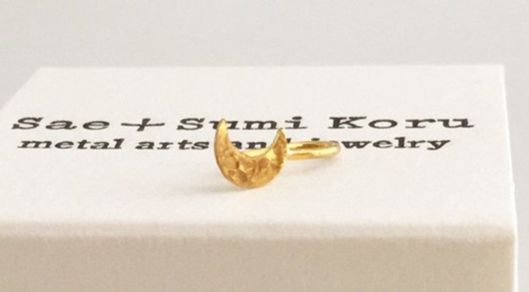 Small crescent pure gold earrings ◇ K24 Pure Gold Crescent ◇ Pure gold earrings / hook clip ◇ One ear - 耳环/耳夹 - 其他金属 
