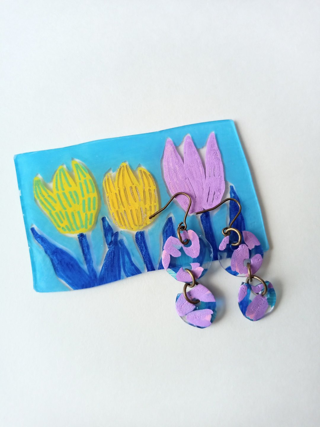 KAKERA Two strands of rocking earrings with colorful tulips - 耳环/耳夹 - 塑料 紫色
