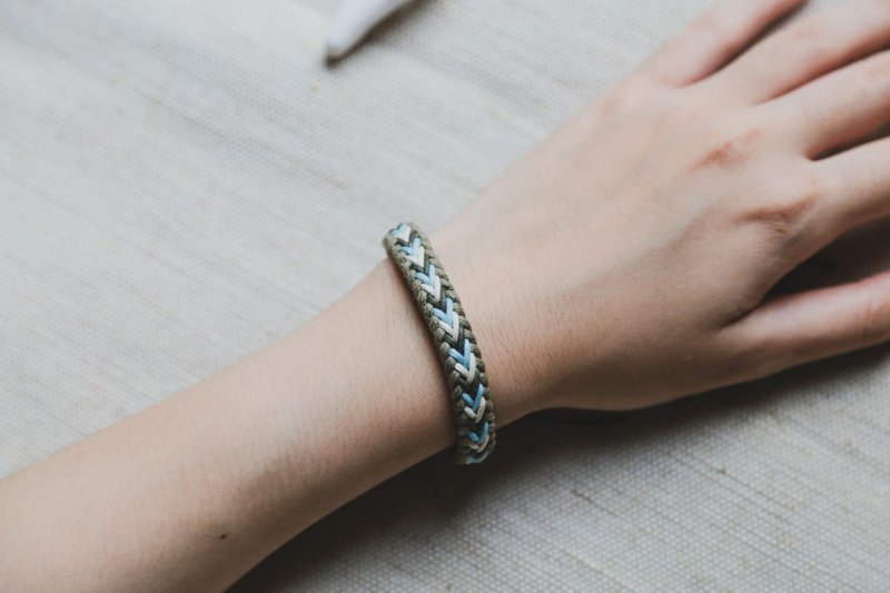 耕 | 双层箭头蜡绳编织手环 - 手链/手环 - 棉．麻 卡其色