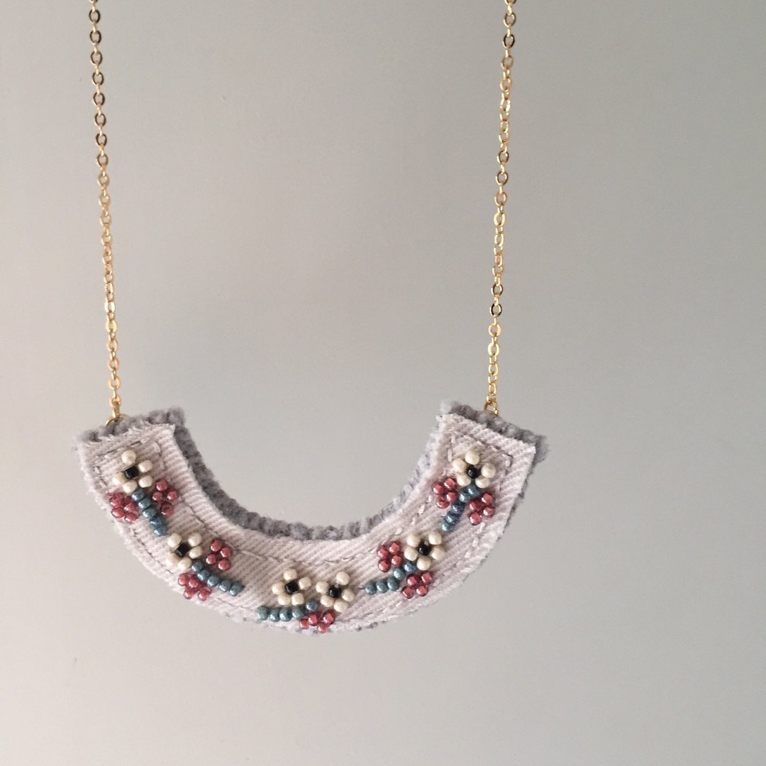 [ Bluesy Mod ] --- Beaded Embroidery necklace . 米珠刺绣小花项链 . “白色小花”( BEY 3) - 项链 - 其他材质 
