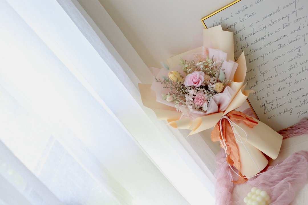 永生花束 情人。生日.结婚纪念。永生花.升迁。毕业花束 - 干燥花/捧花 - 植物．花 白色