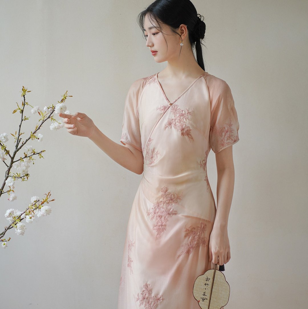 【晕染】新中式复古中国风 绣花交领长裙 - 洋装/连衣裙 - 丝．绢 粉红色