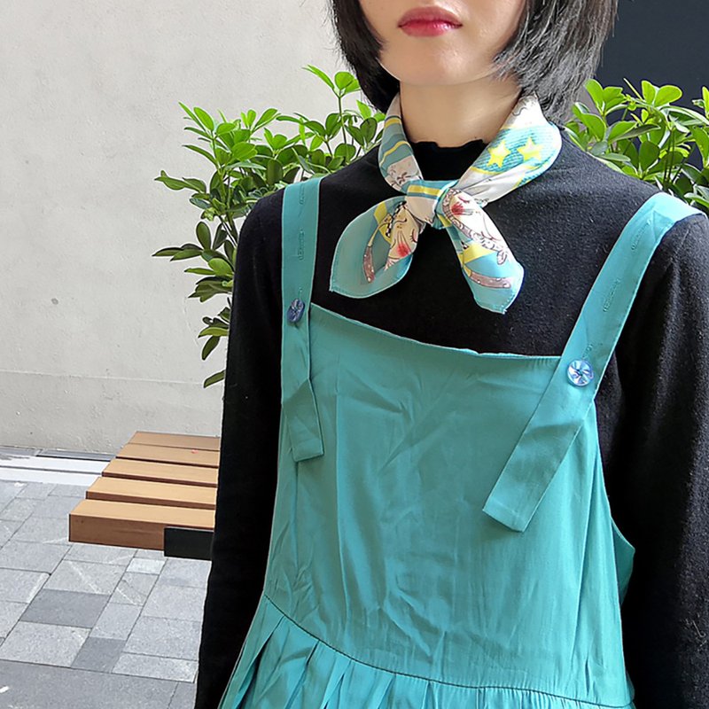 【精美礼盒】咖啡屋系列丝巾连丝巾扣礼物盒/方巾/头巾/手腕 - 丝巾 - 其他材质 