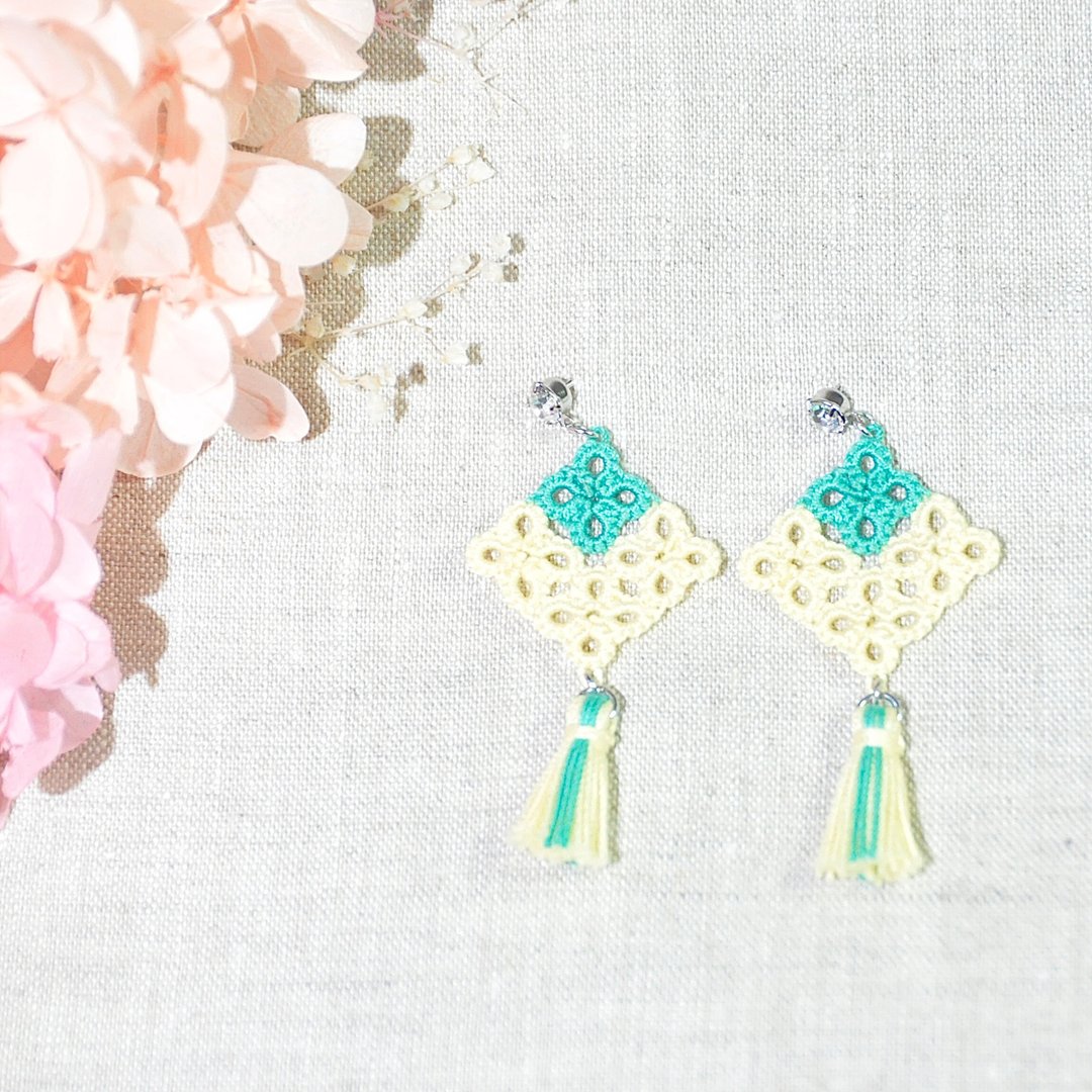 新品万岁! 马赛克方块耳环 鳯梨 流苏 Mosaic Square Earrings - 耳环/耳夹 - 绣线 黄色