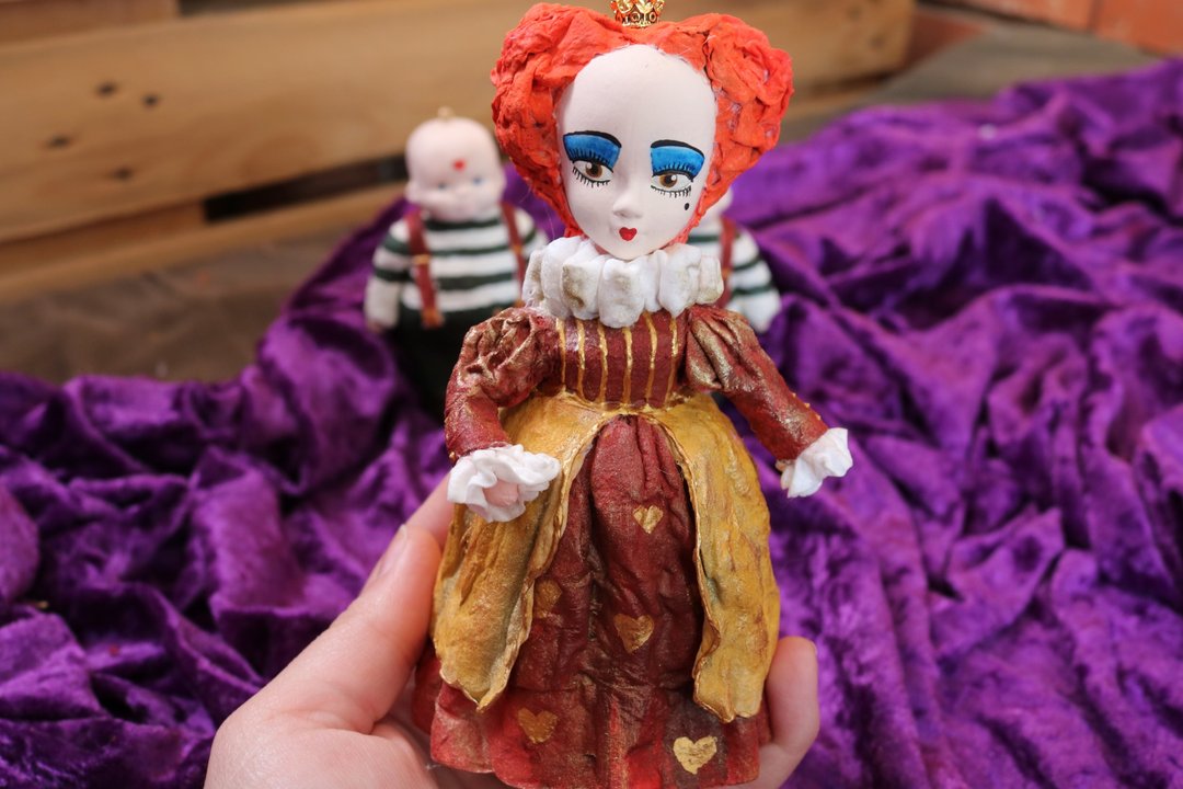 Queen of Hearts, Alice in Wonderland, spun cotton toys,  home decor, christmas t - 其他 - 棉 红色