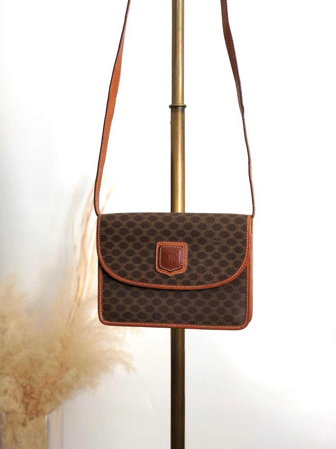 【 日本直送 名牌中古包 】CELINE  સੈલીન 马车图案 侧背包 棕色 压印标志 PVC/皮革 vintage 复古 ix2eki - 侧背包/斜挎包 - 防水材质 咖啡色