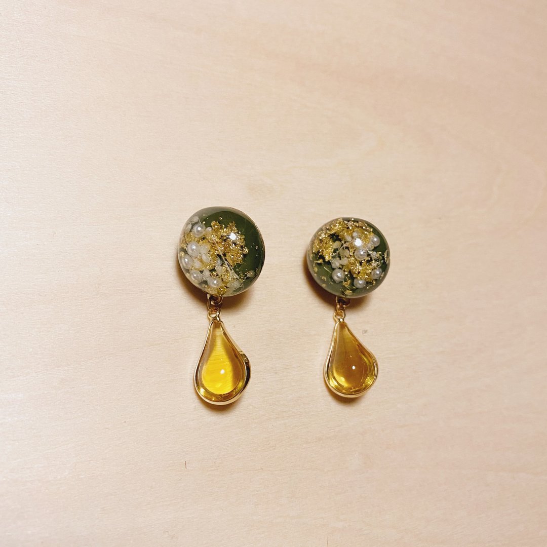 复古军绿色珍珠金箔丸子镶边水滴耳环 - 耳环/耳夹 - 树脂 绿色