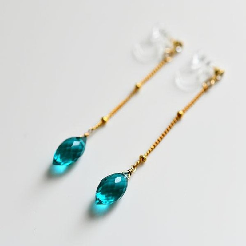 A versatile stone that purifies everything and brings you luck Crystal Green Quartz Ball Chain Earrings April Birthstone - 耳环/耳夹 - 宝石 