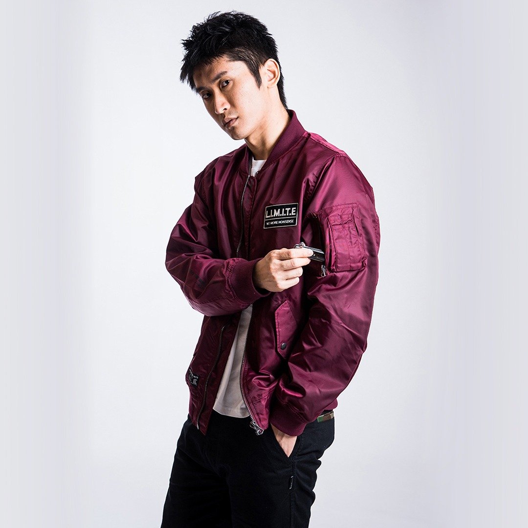 L.I.M.I.T.E - 男装魔术贴印章MA-1外套, 枣红色 - 男装外套 - 尼龙 红色