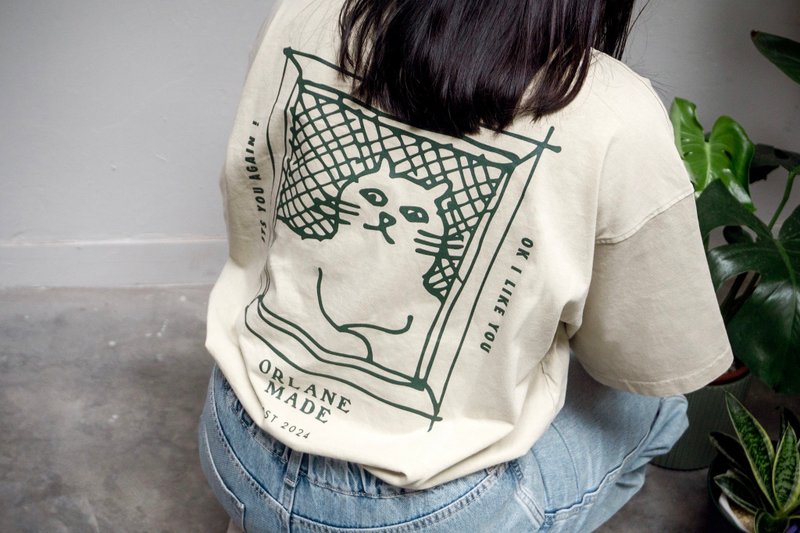 复古水洗短袖 猫猫T恤 - 女装 T 恤 - 棉．麻 卡其色