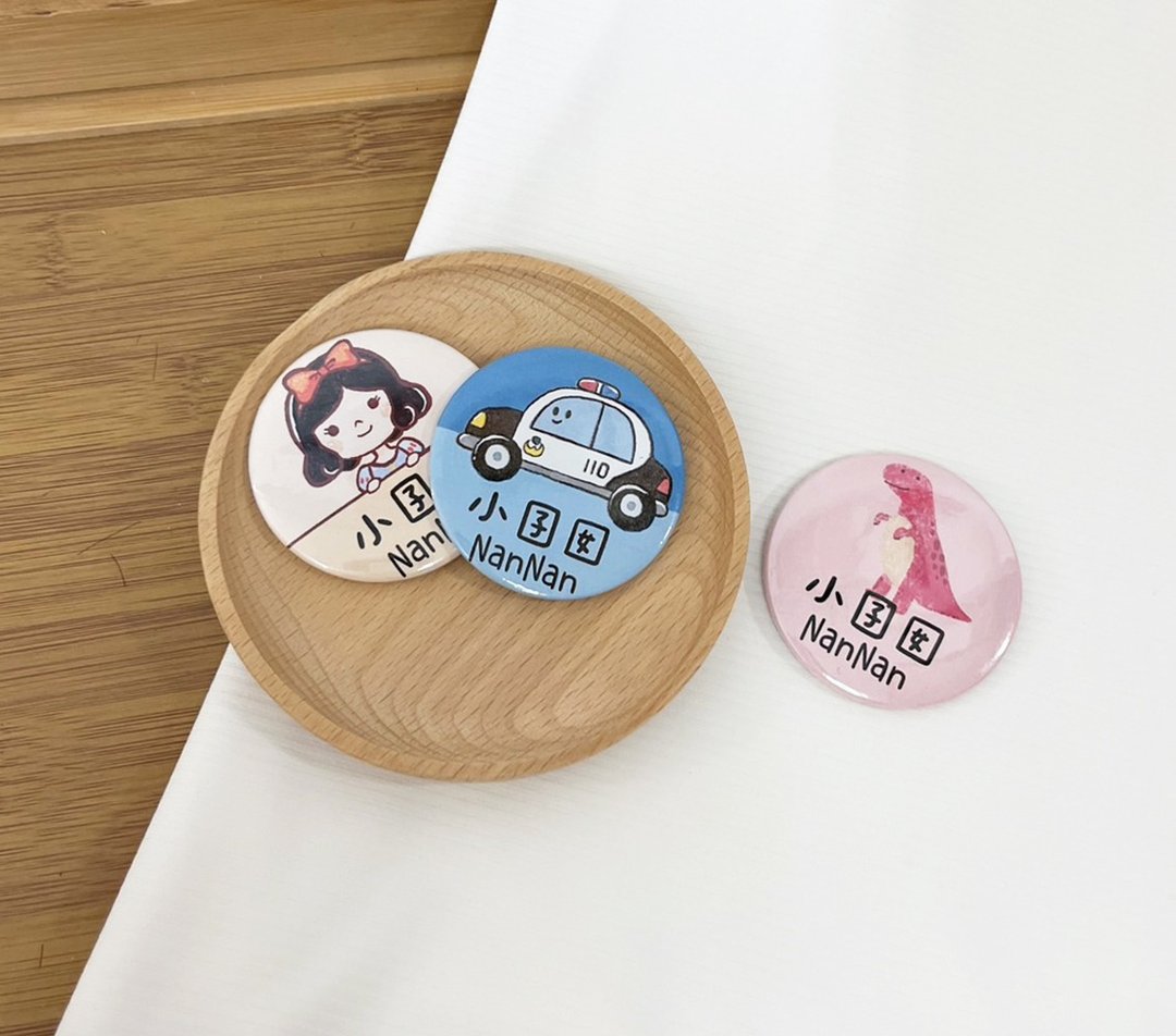 定制手绘插图姓名 胸章徽章别针 定制徽章 姓名徽章-两个一组 - 胸针 - 其他金属 多色