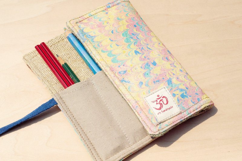 手工彩虹色笔袋 手绘渲染笔袋 手感卷轴 春卷笔袋-笔的水彩房子 - 铅笔盒/笔袋 - 其他材质 多色