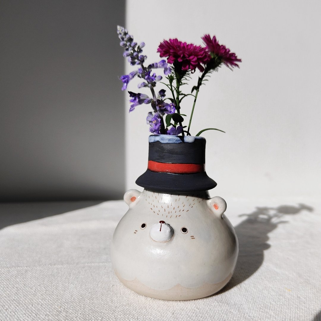 Mr.Bear mini Flower Vase. Handmade cute animal home decor. - 花瓶/陶器 - 陶 