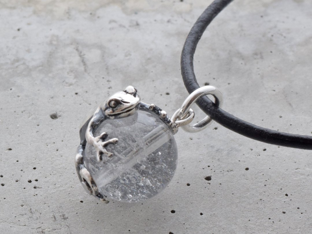 Frog ball pendant Himalayan crystal leather with strap necklace - 项链 - 半宝石 透明
