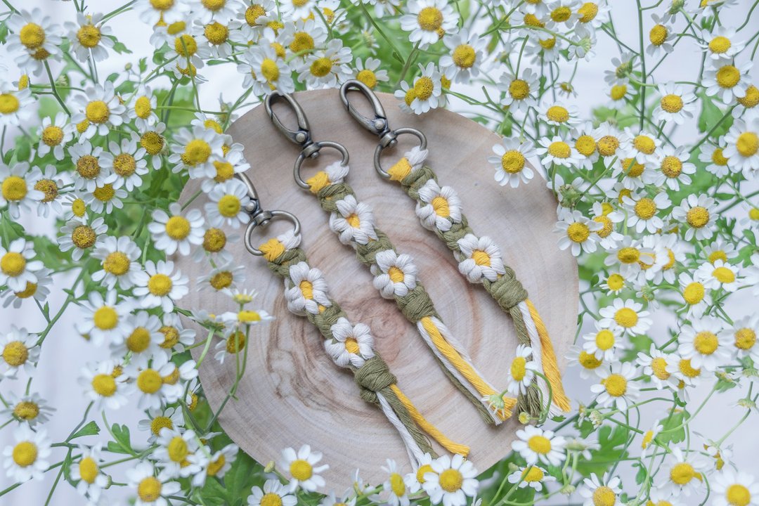 手工编织钥匙圈 _洋甘菊款_ Macrame keychain - 钥匙链/钥匙包 - 棉．麻 白色