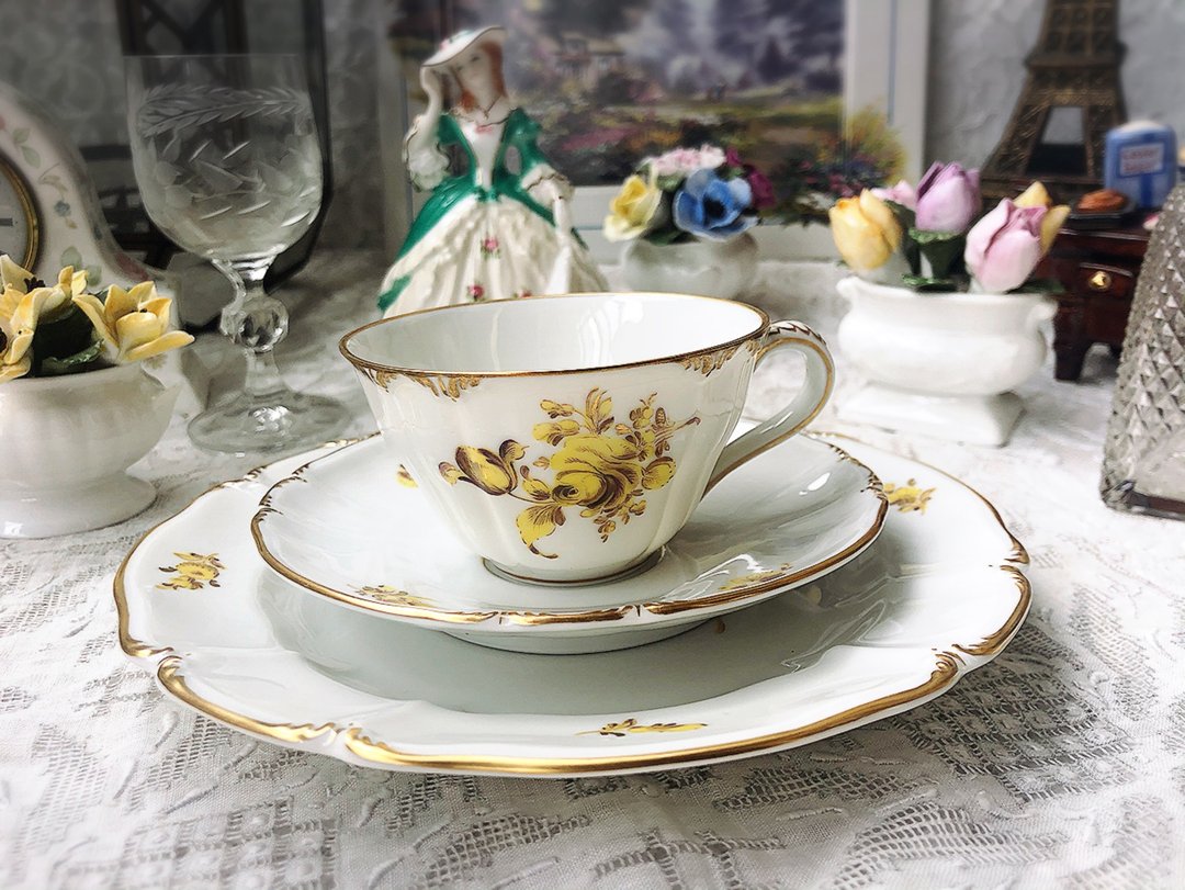 德国皇家瓷器Nymphenburg宁芬堡手绘黄玫瑰花浮雕描金三件杯盘组 - 茶具/茶杯 - 瓷 金色