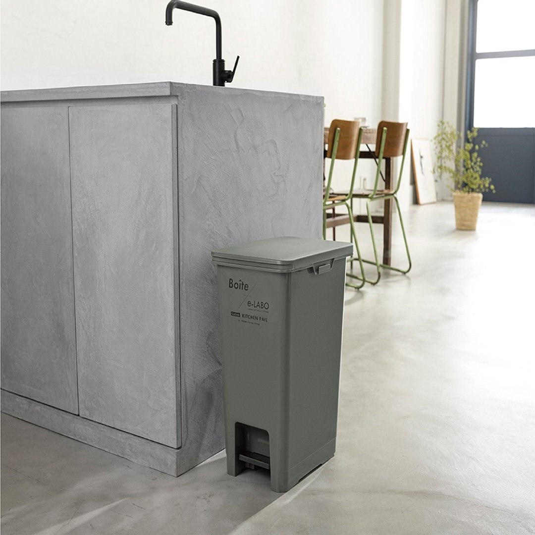 日本 LIV PLUS Boite 踩踏式垃圾桶 30L - 垃圾桶 - 塑料 白色