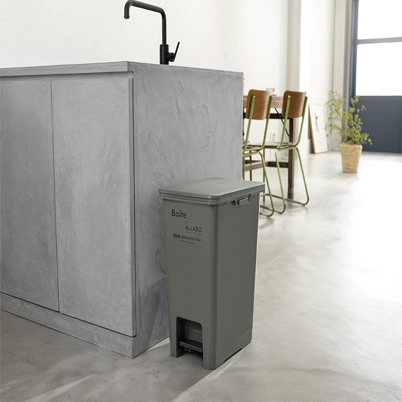 日本 LIV PLUS Boite 踩踏式垃圾桶 30L - 垃圾桶 - 塑料 白色