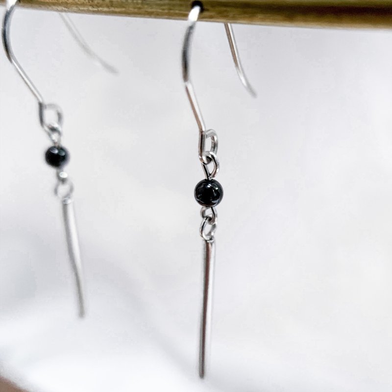 手制简约黑玛瑙配小长条耳环 - Black Linear Earrings - 耳环/耳夹 - 不锈钢 银色