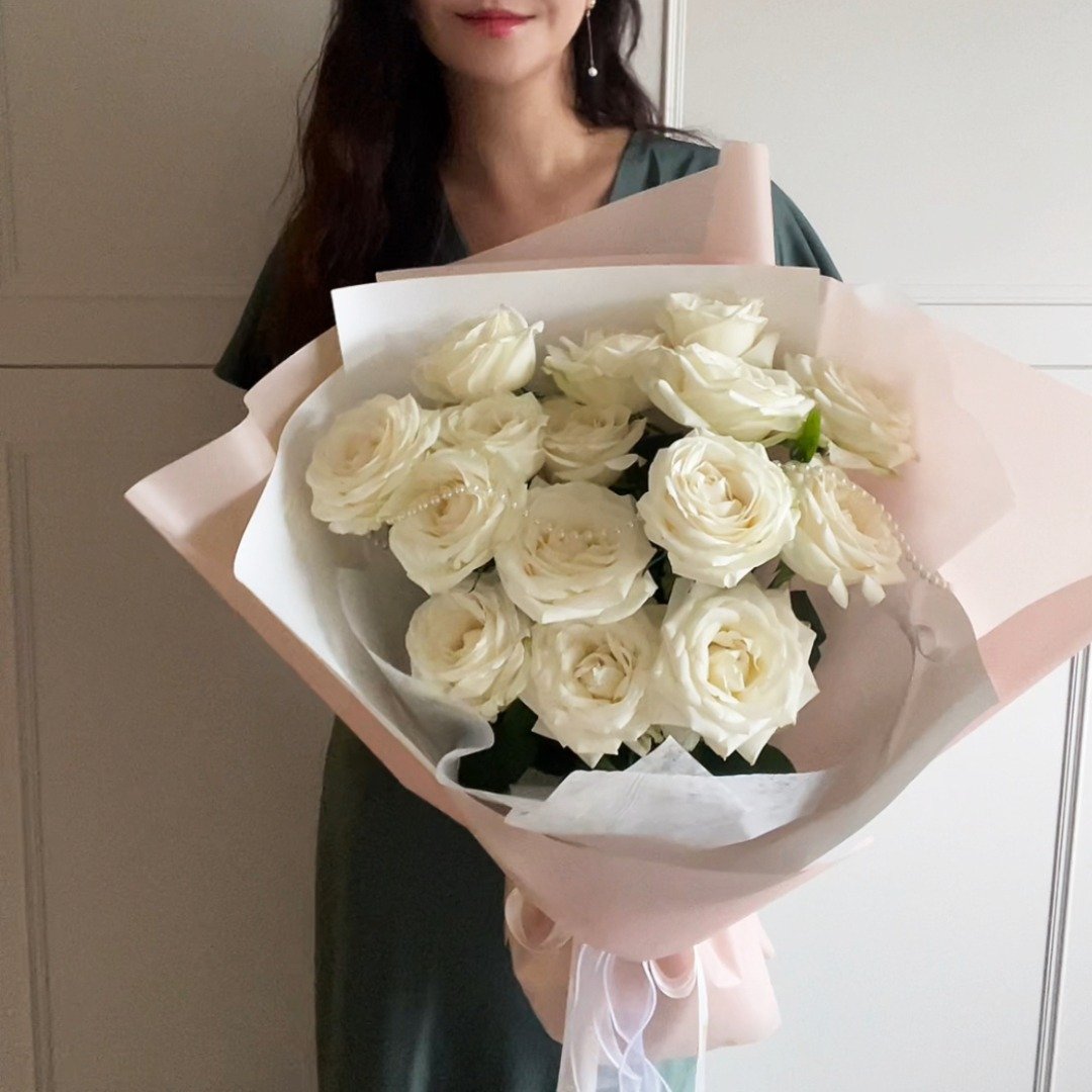 Pure Love 奢华白玫瑰花束 鲜花花束 - 干燥花/捧花 - 植物．花 
