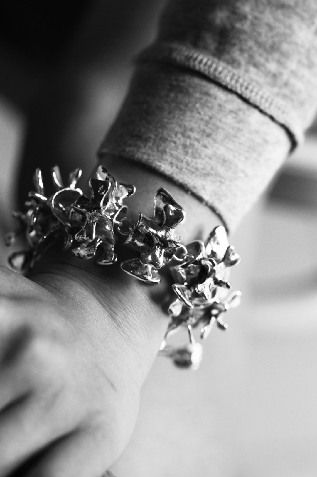 Back Bone Bracelet Bracelet. - 手链/手环 - 其他金属 