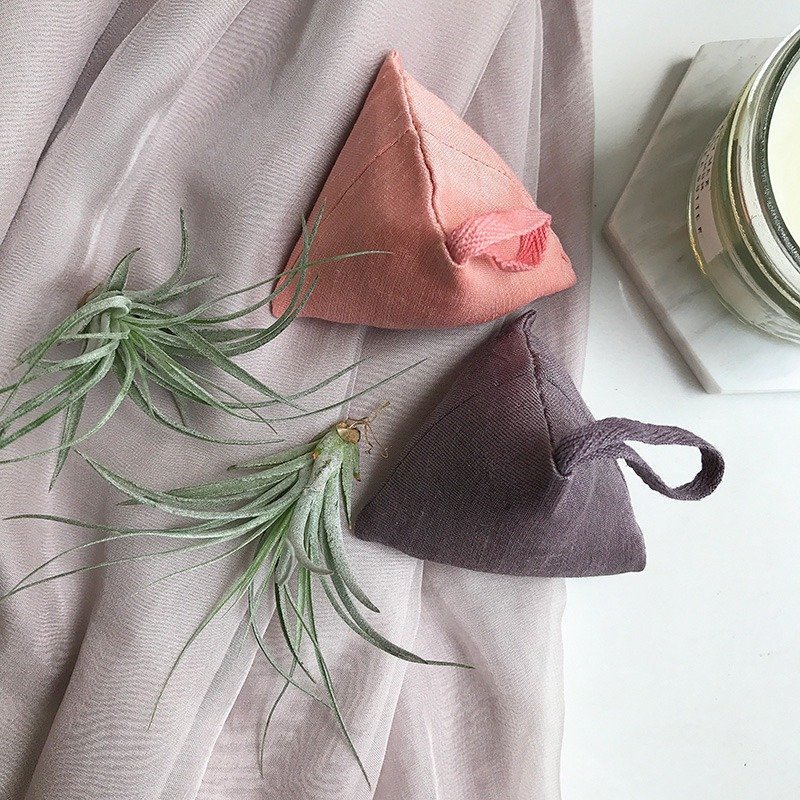 【歲時記】草木染糖果色絲麻驅蚊香包 - 香薰/精油/线香 - 丝．绢 多色