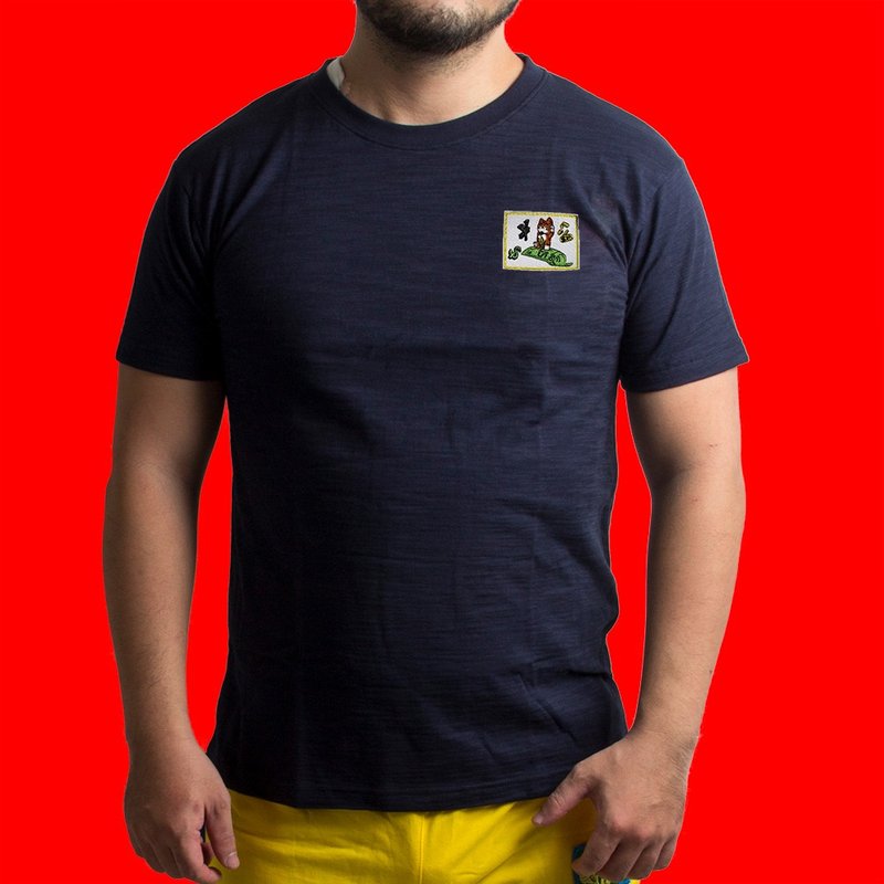 圆领T-布章-招财猫(丈青) - 男装上衣/T 恤 - 棉．麻 蓝色