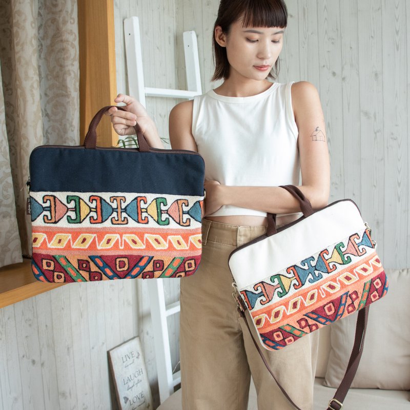 羊毛手工刺绣电脑包 － 赤色堡垒 - 电脑包 - 羊毛 多色