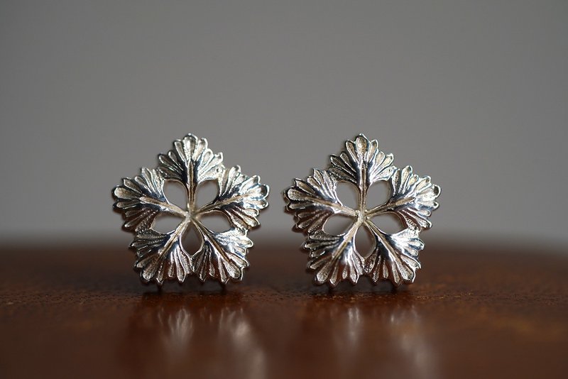 925银Calla耳环 (E253) - 耳环/耳夹 - 纯银 银色