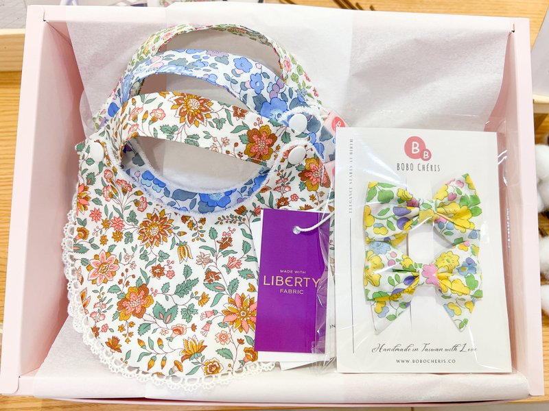 LIBERTY FABRICS新生儿有机棉法式围兜发夹礼盒组 - 满月礼盒 - 棉．麻 粉红色