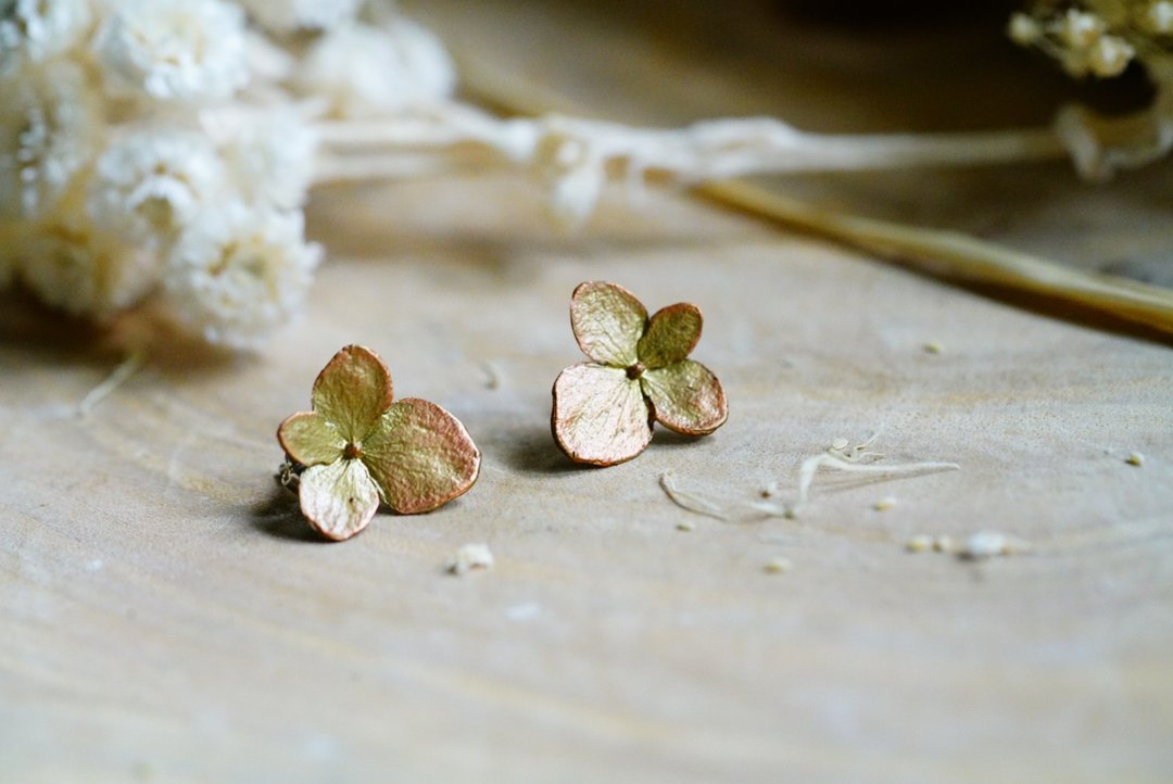 Michael Michaud- Hydrangea Earrings 绣球花耳环 - 耳环/耳夹 - 铜/黄铜 