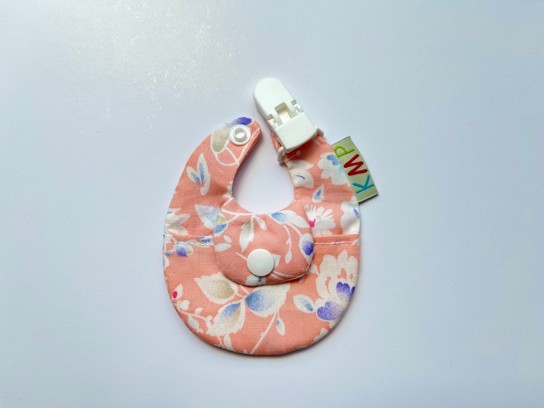 围兜兜造型平安袋 粉色和风 - 平安符/符袋 - 棉 粉红色