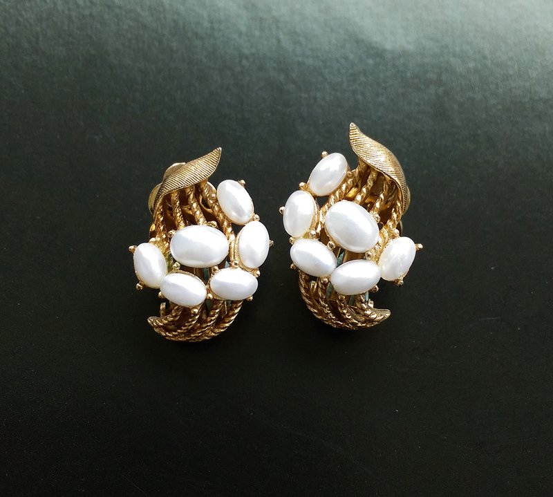 Vintage Jewelry 西洋古董饰品 TRIFARI 仿珠优雅 夹式耳环 - 耳环/耳夹 - 其他金属 金色