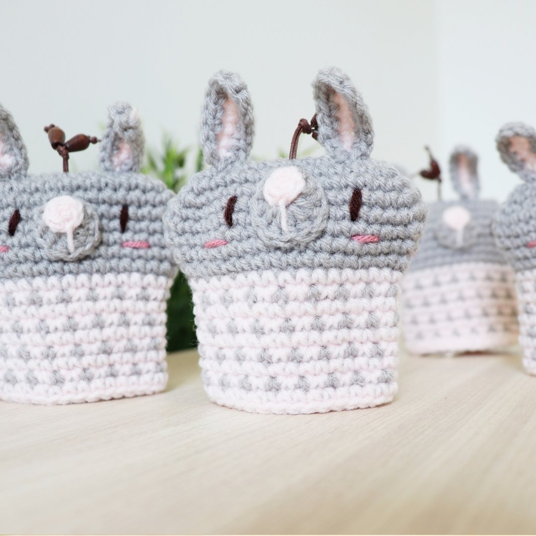 Knitted key cover - Cute Rabbit (gray) - 钥匙链/钥匙包 - 其他材质 多色