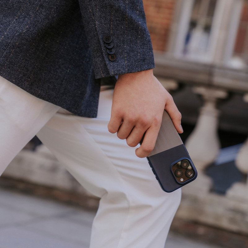 磁吸压纹皮革手机壳 iPhone 16系列 — 海军蓝/砾石灰 - 手机壳/手机套 - 真皮 多色