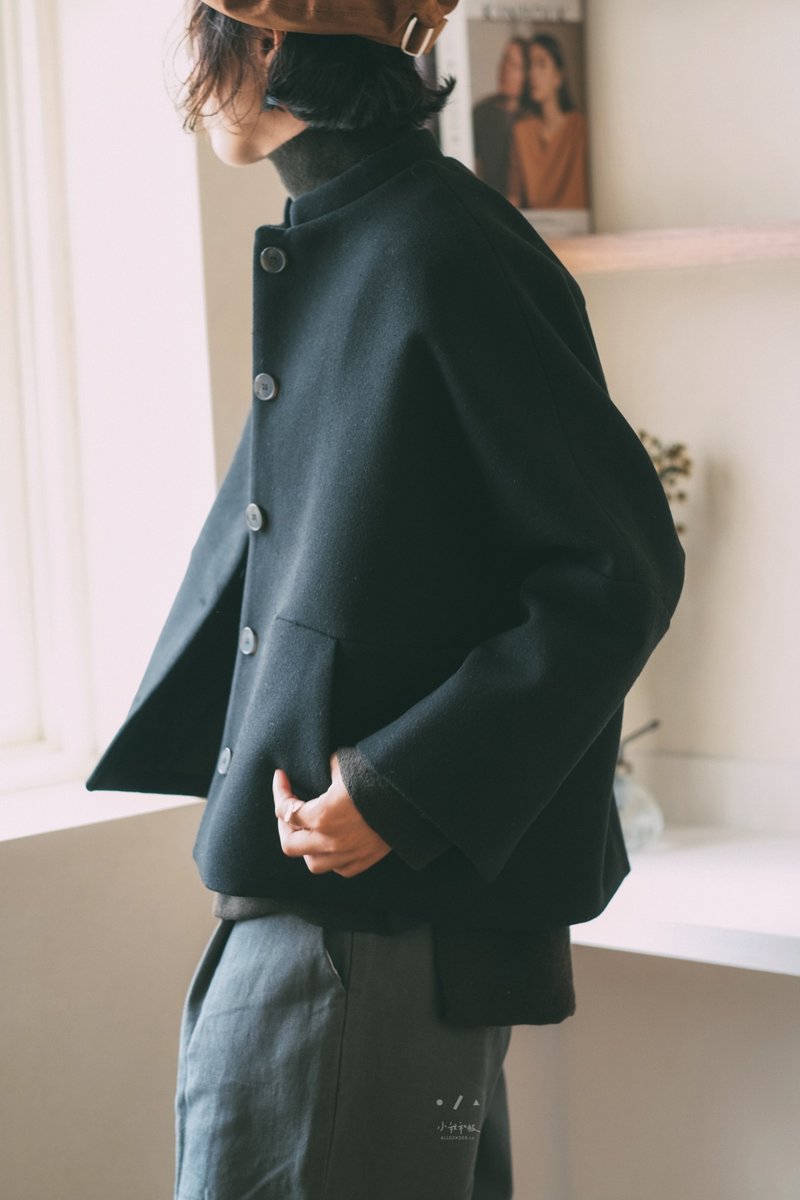 尼采时装小立领五扣茧型短大衣 - 2色 - 尼采黑 - 女装休闲/机能外套 - 棉．麻 黑色