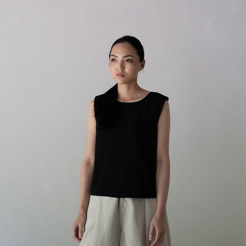 耀眼灵魂垫肩上衣 Polish Soul Shoulder Pad Top T334 - 女装背心 - 聚酯纤维 多色