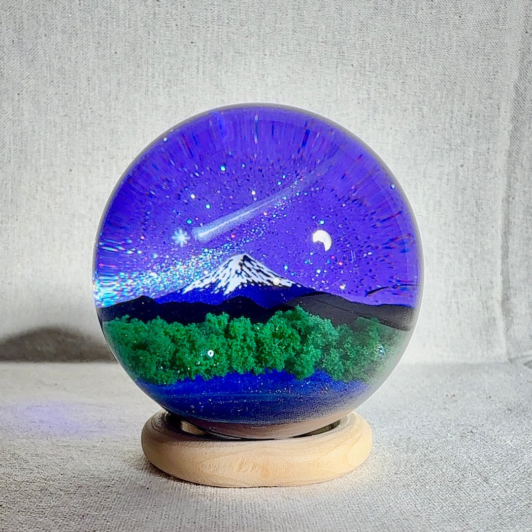 富士山与流星的辉夜树脂艺术摆饰 - 摆饰 - 树脂 多色