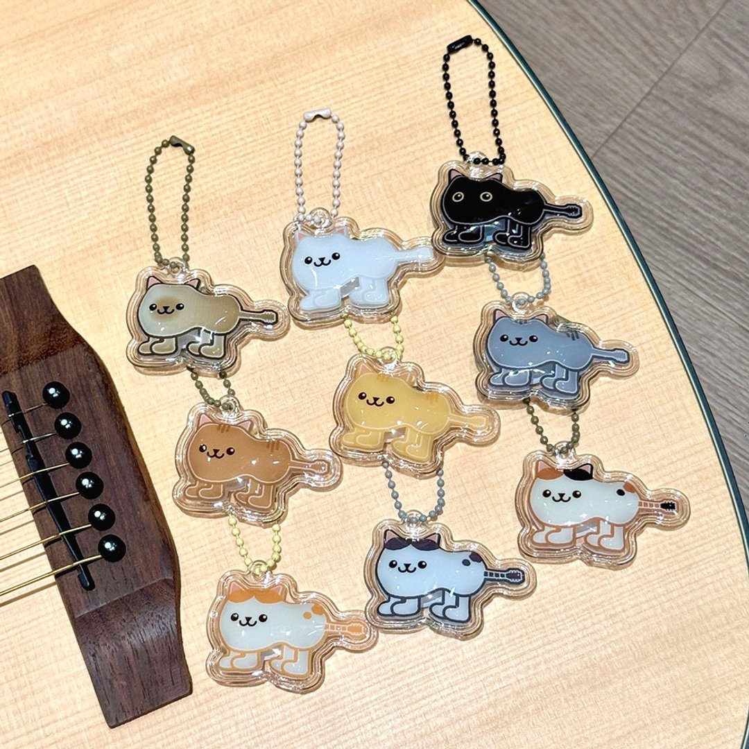 Guitar Player 店长绘制原创插画 小吉喵疗愈捏捏充气吊饰 钥匙圈 - 吊饰 - 塑料 多色
