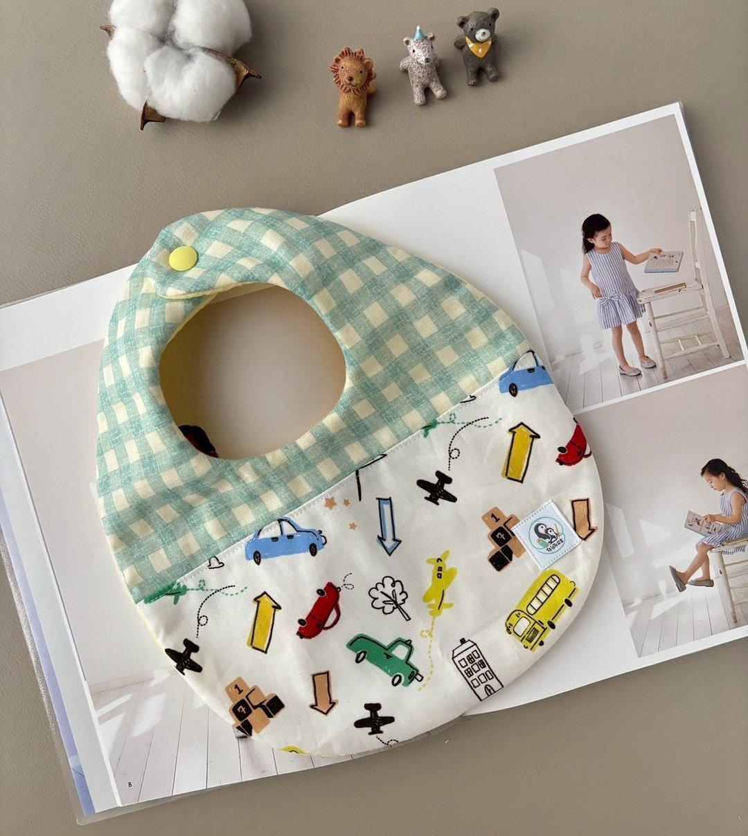 绿色格纹小汽车围兜兜   手作婴儿用品 弥月礼 - 满月礼盒 - 棉 白色