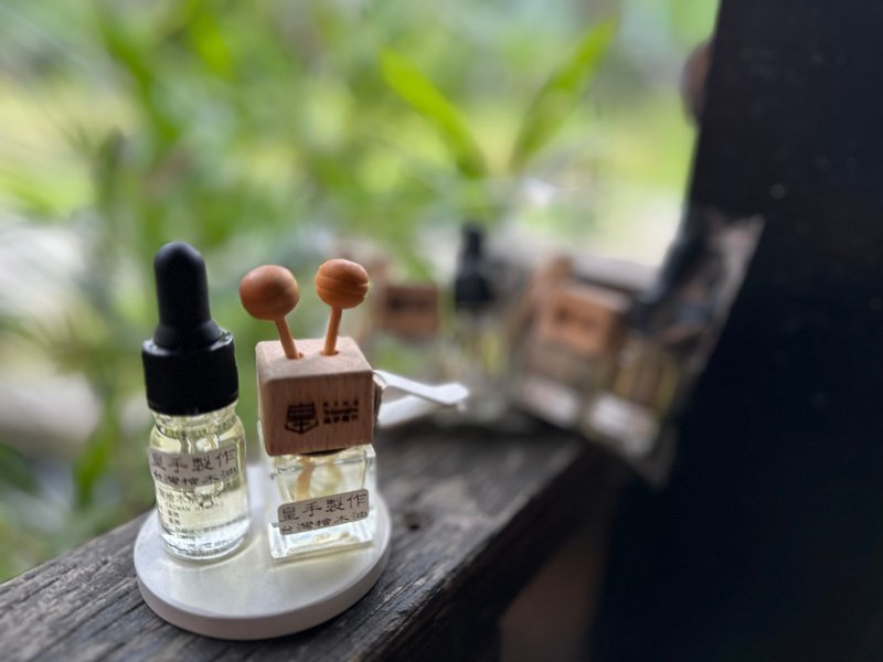 【圣诞礼物】定制化礼物 原木车用香氛夹  台湾桧木顶级柠檬香 - 香薰/精油/线香 - 木头 咖啡色