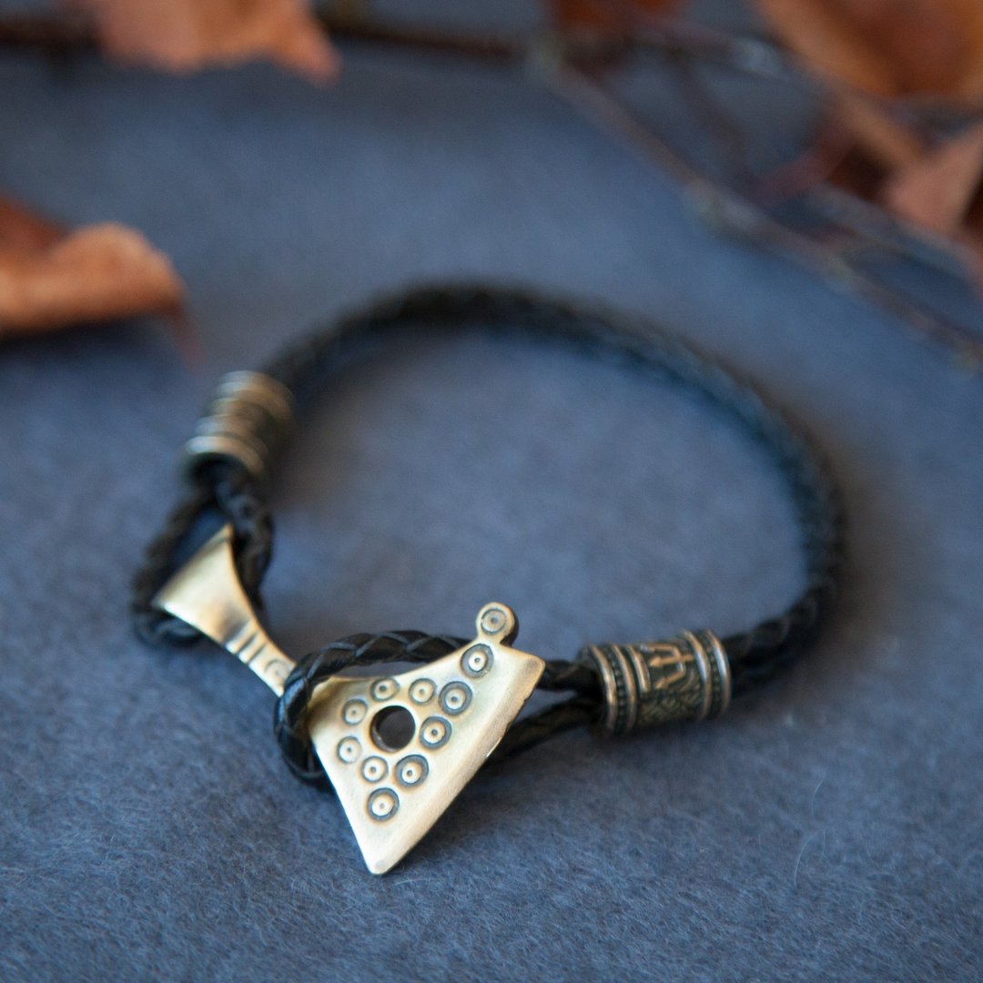 Viking bracelet on leather cord with Hatchet and beads. Pagan jewelry Replica - 手链/手环 - 其他材质 橘色
