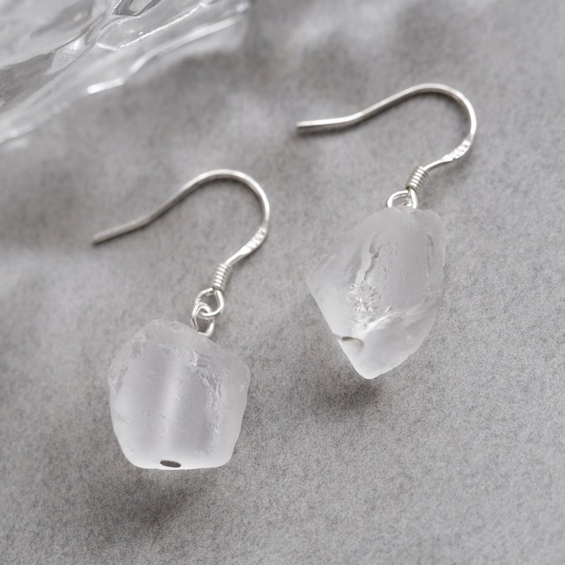 【耳环】白水晶原矿耳环/医疗钢/天然石/矿石 - 耳环/耳夹 - 水晶 