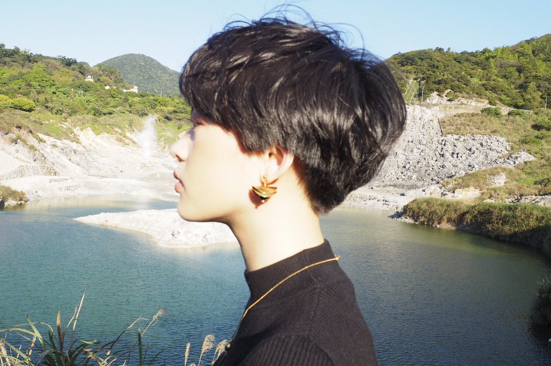 蝶摆耳环 - Swinging Earrings - 耳环/耳夹 - 半宝石 金色