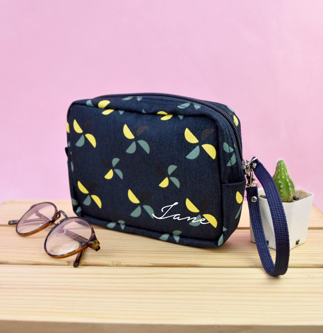 Dark blue cosmetic bag -customized your name on the bag - 化妆包/杂物包 - 聚酯纤维 蓝色