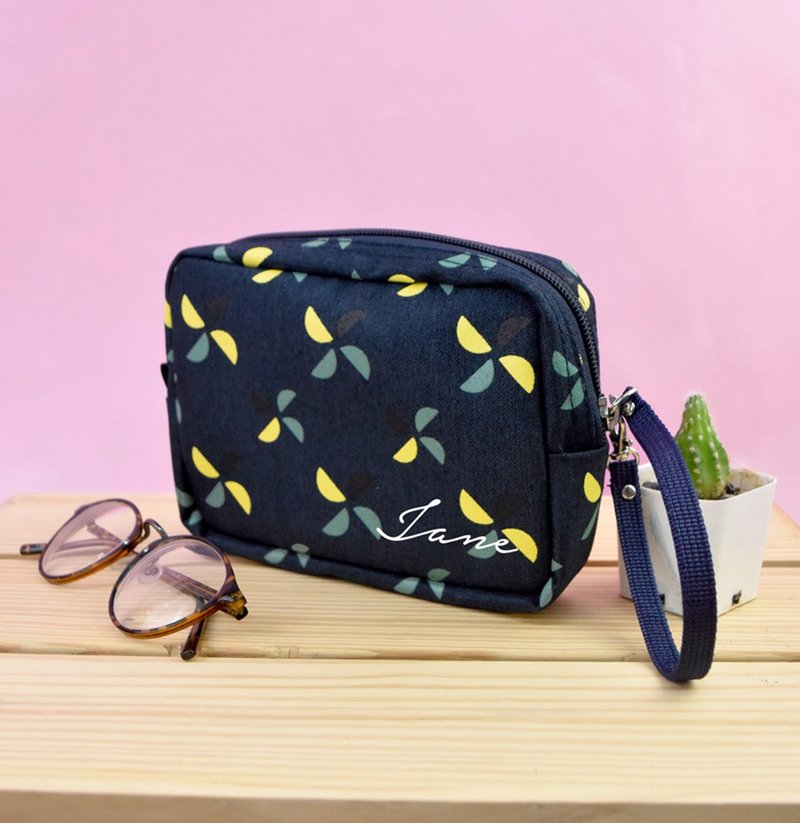 Dark blue cosmetic bag -customized your name on the bag - 化妆包/杂物包 - 聚酯纤维 蓝色